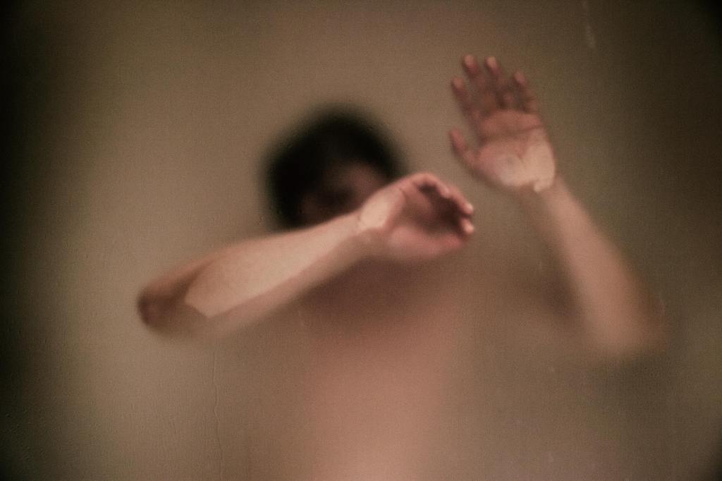 Canlı Kalmakla Nefes Almak Arasında: Renklerini Sessizce Kaybedenler&nbsp;İçin