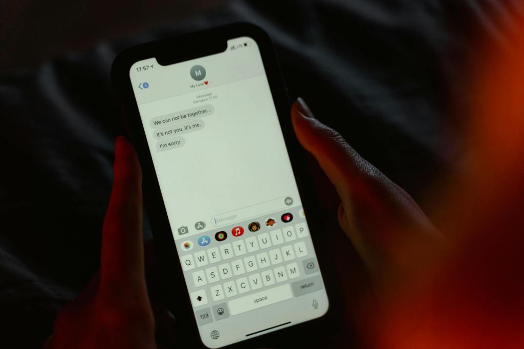 Modern Flört Yalanları #1: “Bir Anda Sorumluluk Gibi Hissettirdi”